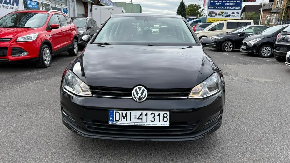 VOLKSWAGEN Golf -
