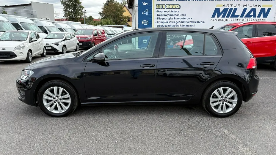 VOLKSWAGEN Golf -