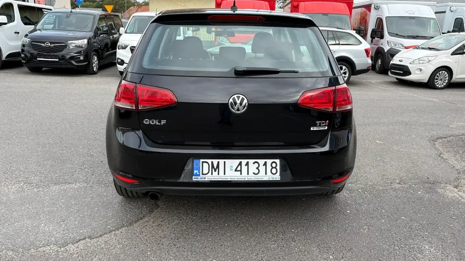VOLKSWAGEN Golf -
