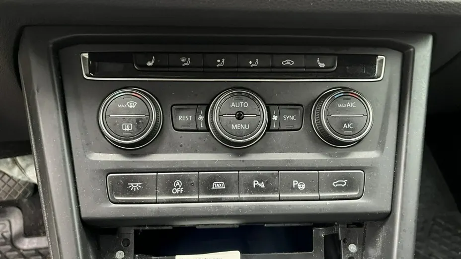 VOLKSWAGEN Touran -