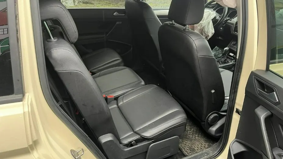 VOLKSWAGEN Touran -