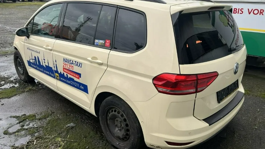 VOLKSWAGEN Touran -