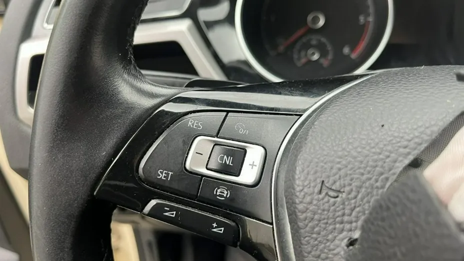 VOLKSWAGEN Touran -