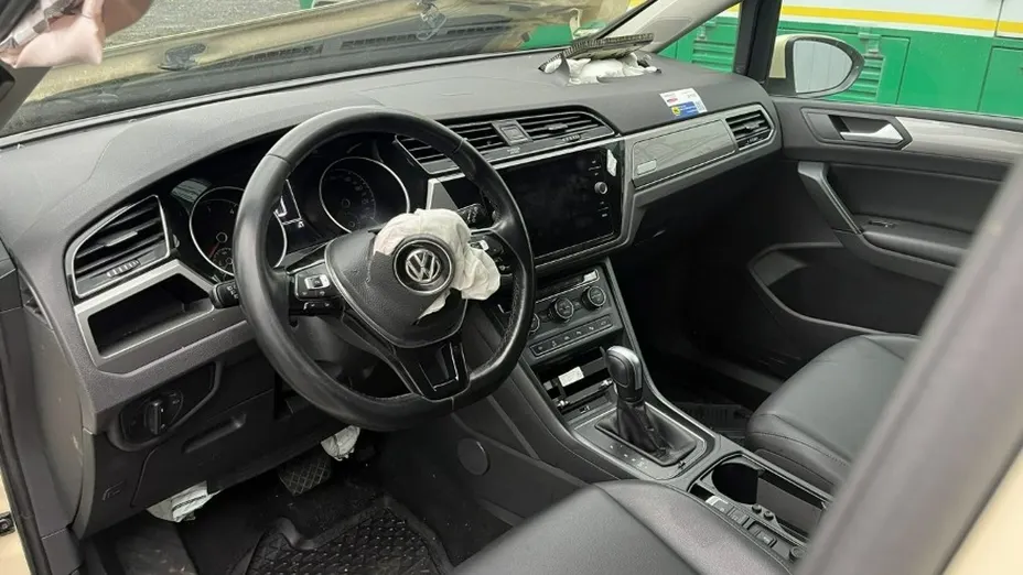 VOLKSWAGEN Touran -