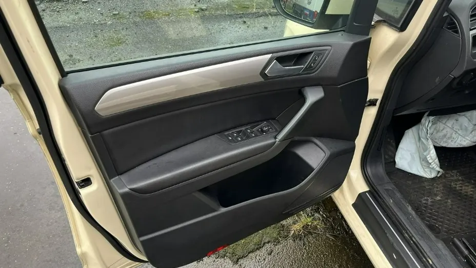 VOLKSWAGEN Touran -