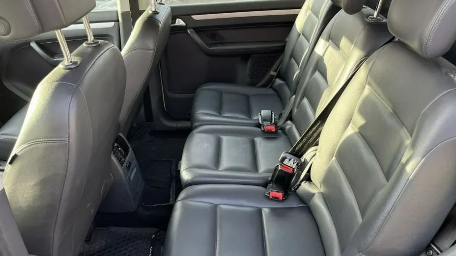 VOLKSWAGEN Touran -