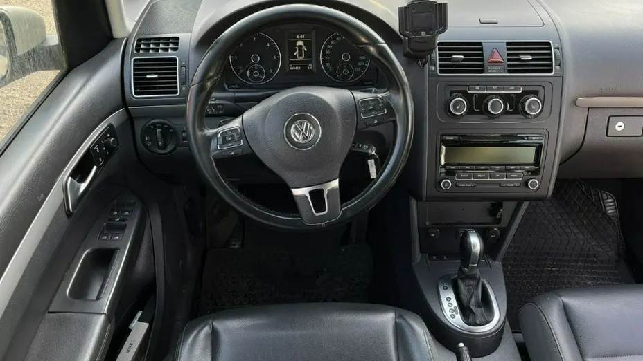 VOLKSWAGEN Touran -