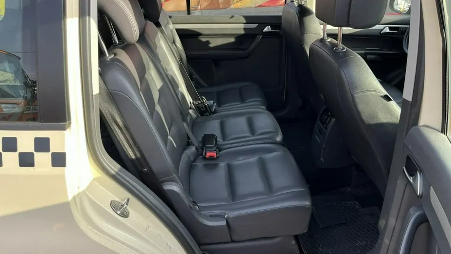 VOLKSWAGEN Touran -