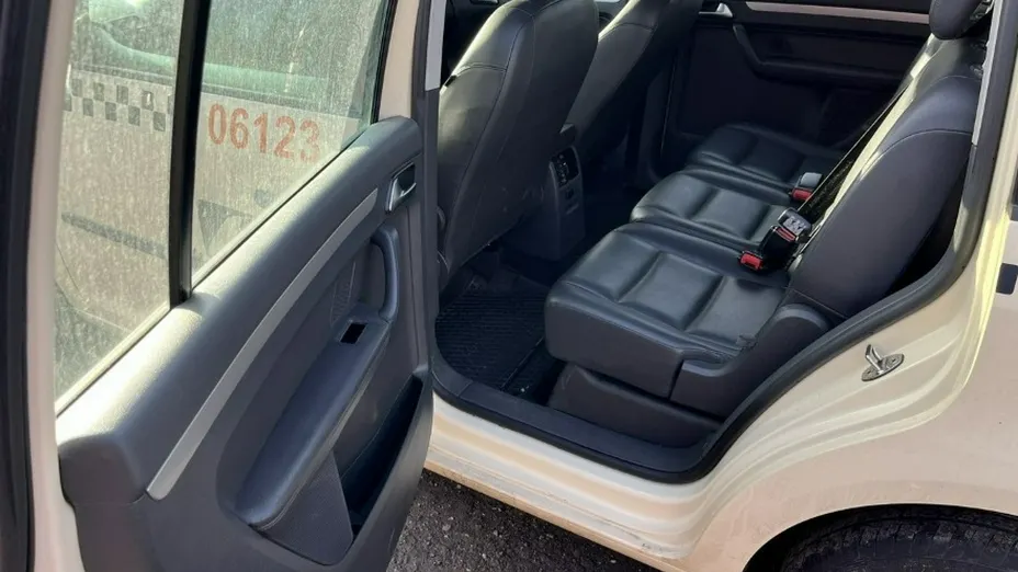 VOLKSWAGEN Touran -