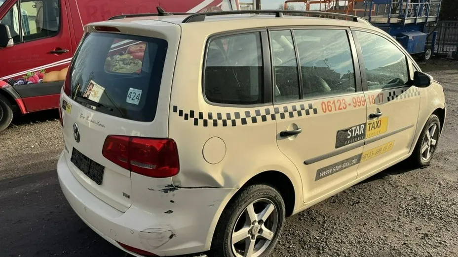 VOLKSWAGEN Touran -