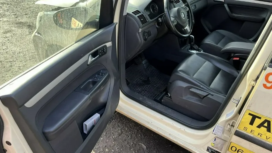VOLKSWAGEN Touran -