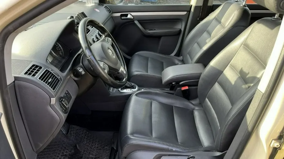 VOLKSWAGEN Touran -