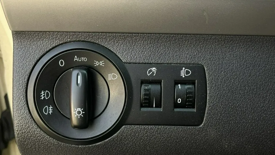VOLKSWAGEN Touran -