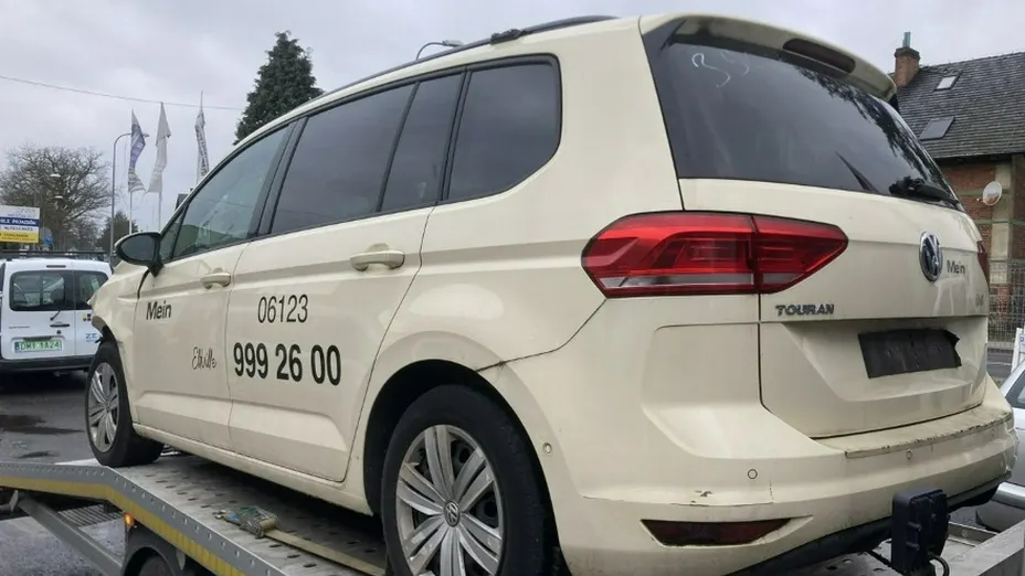VOLKSWAGEN Touran -