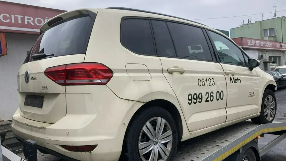 VOLKSWAGEN Touran -