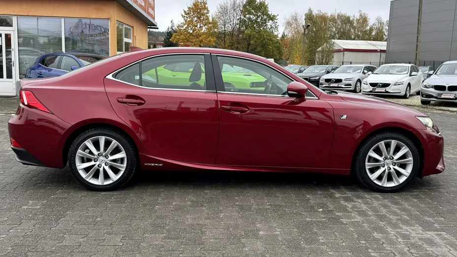LEXUS IS -