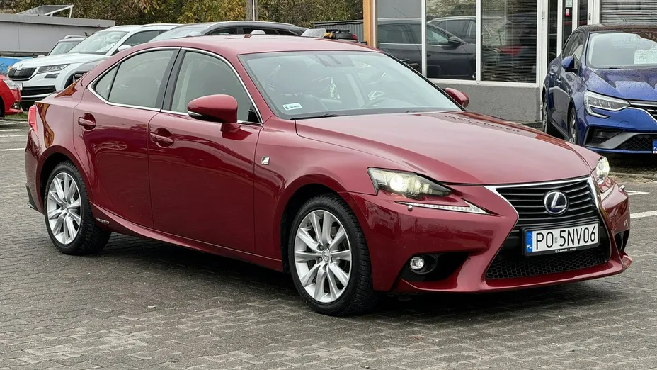 LEXUS IS -