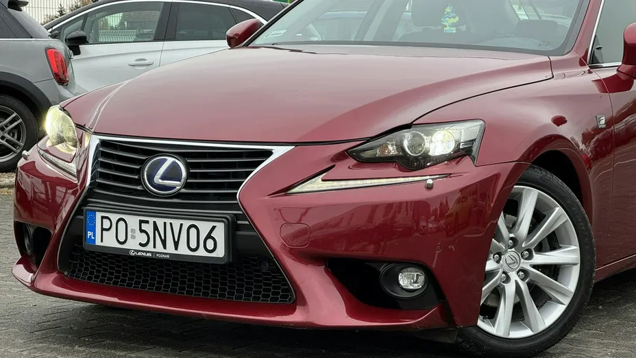 LEXUS IS -