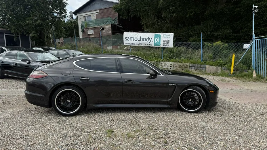 PORSCHE Panamera -