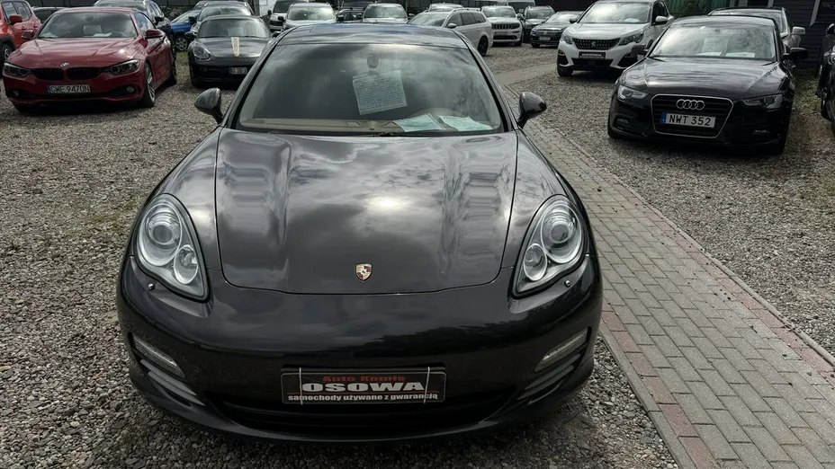 PORSCHE Panamera -