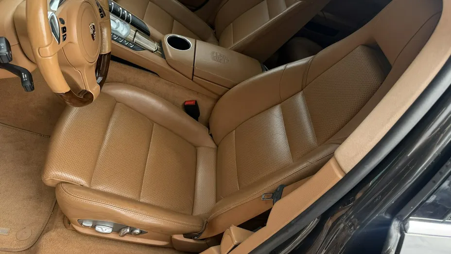 PORSCHE Panamera -