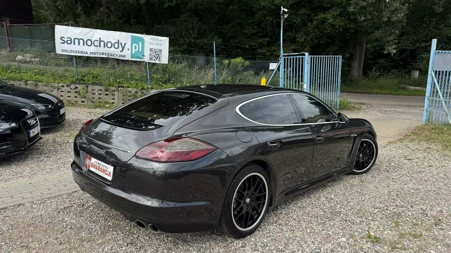 PORSCHE Panamera -