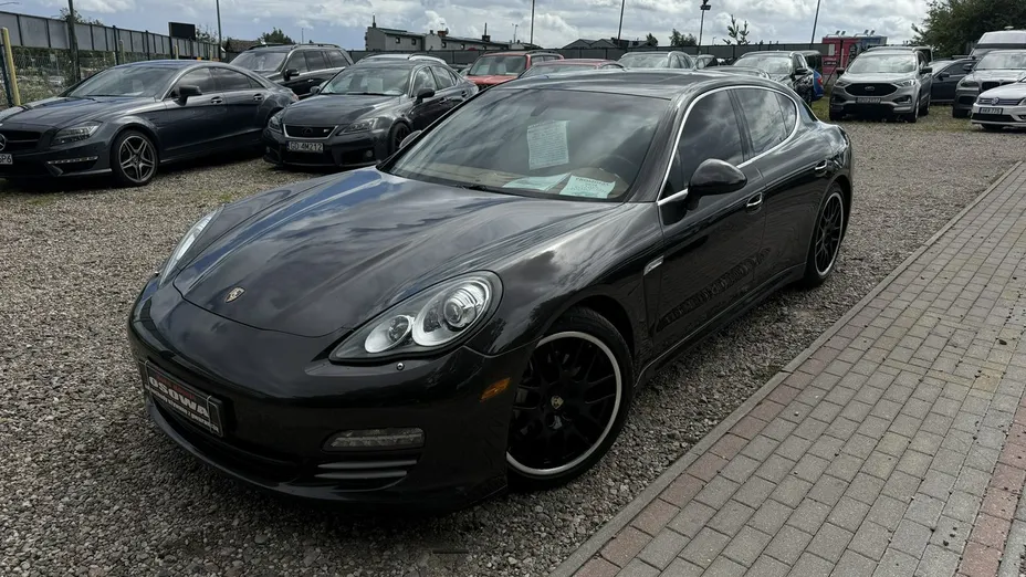 PORSCHE Panamera -