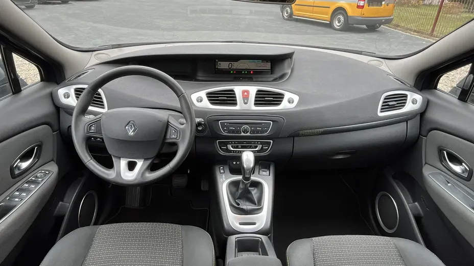 RENAULT Scenic -