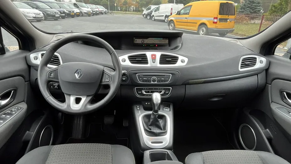 RENAULT Scenic -