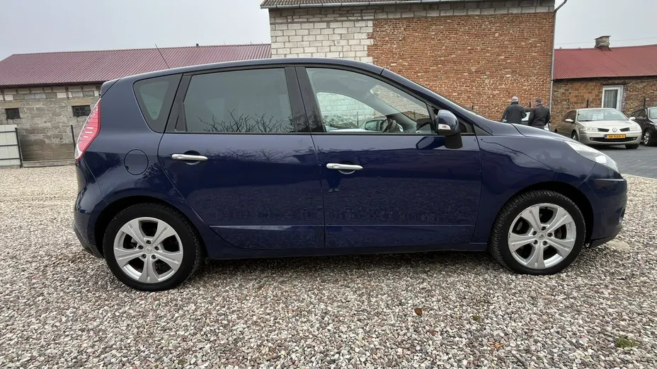 RENAULT Scenic -