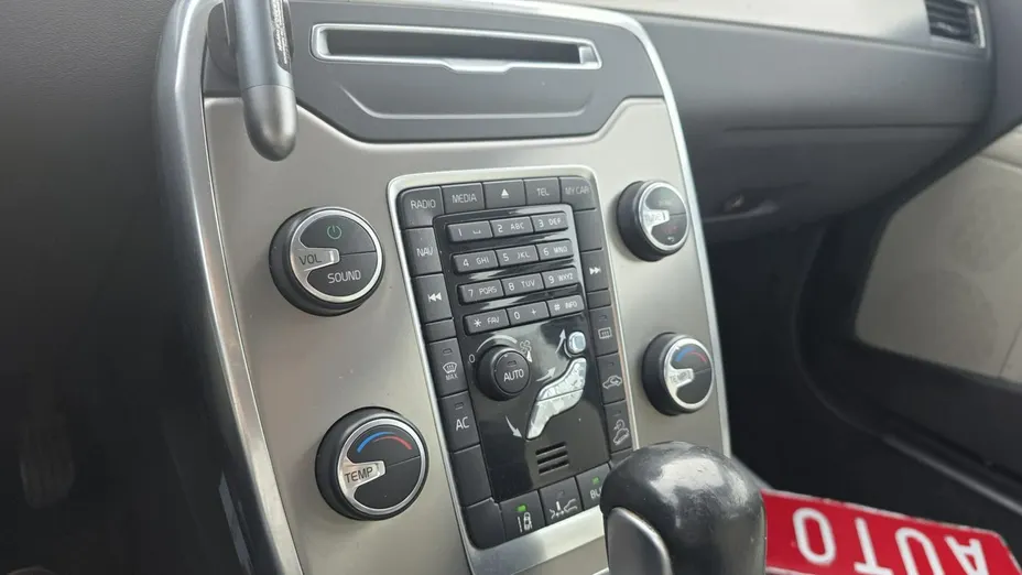 VOLVO XC70 -