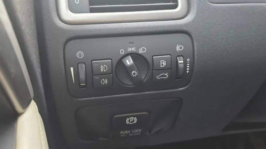 VOLVO XC70 -
