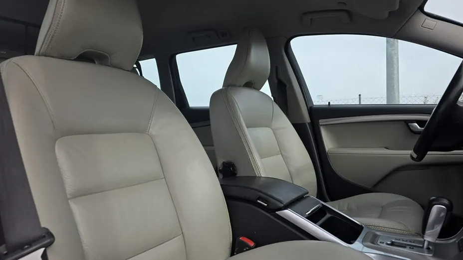 VOLVO XC70 -