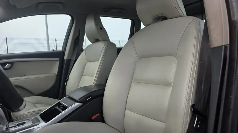 VOLVO XC70 -