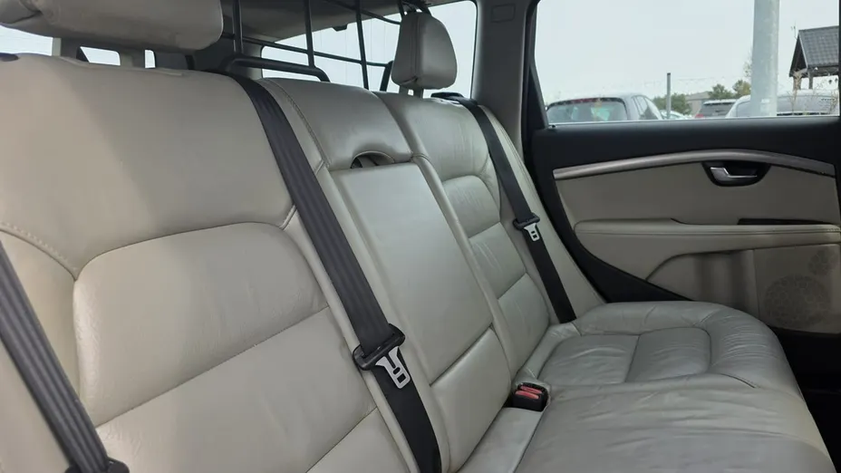VOLVO XC70 -
