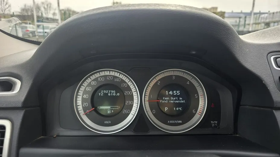 VOLVO XC70 -