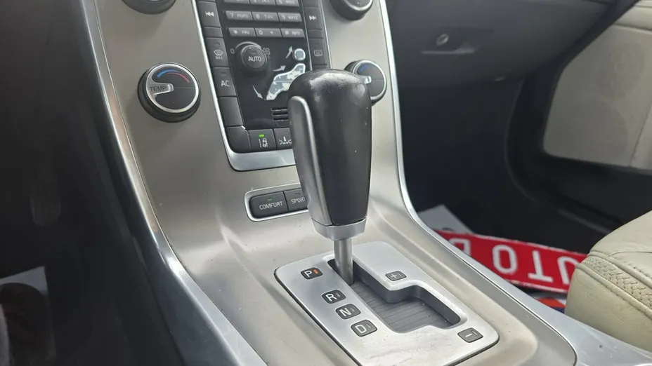 VOLVO XC70 -