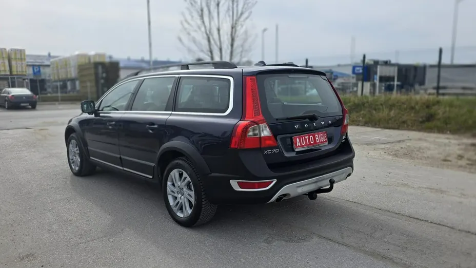 VOLVO XC70 -