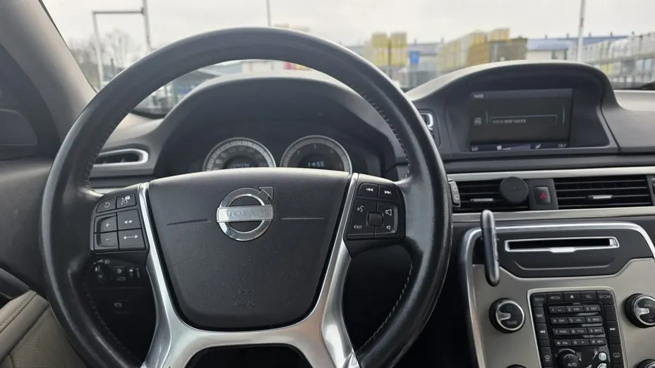 VOLVO XC70 -
