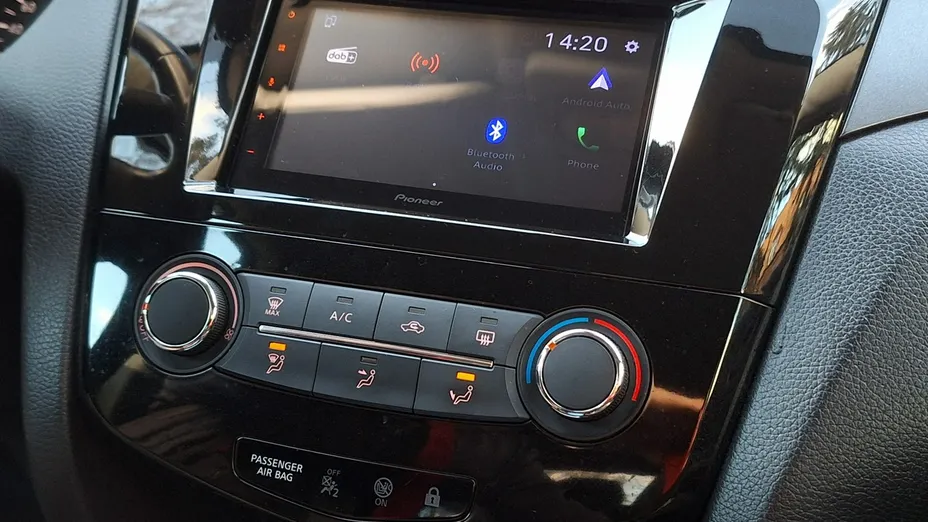 NISSAN Qashqai -