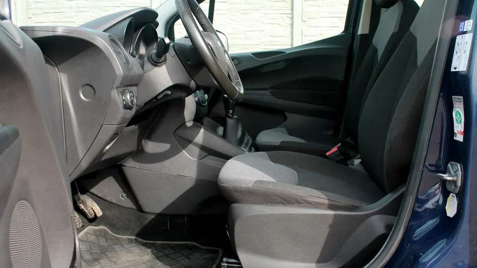 FORD Transit Courier -
