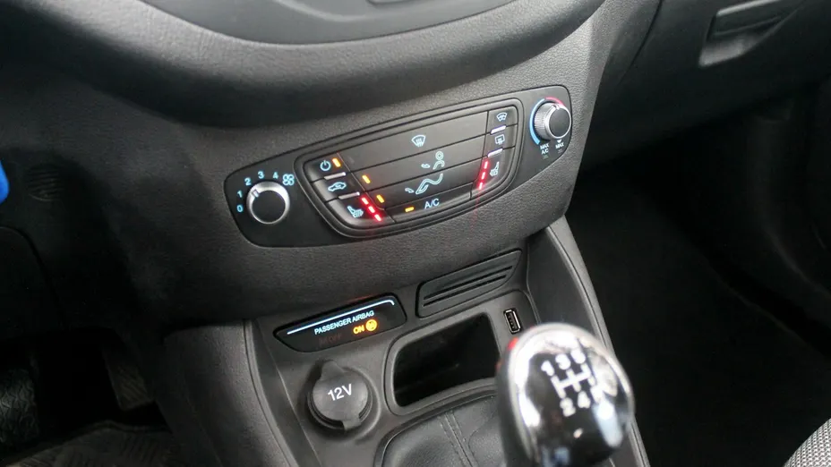 FORD Transit Courier -