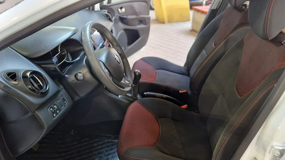 RENAULT Clio -