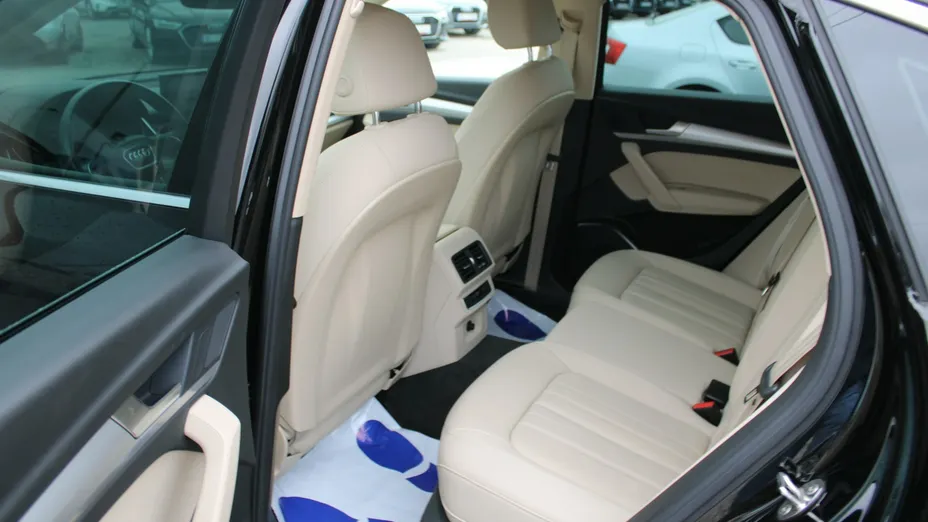 AUDI Q5 -