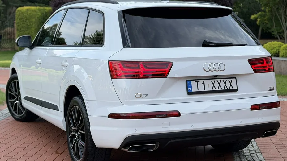 AUDI Q7 -