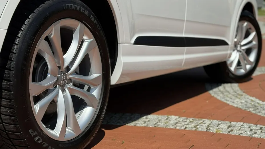 AUDI Q7 -