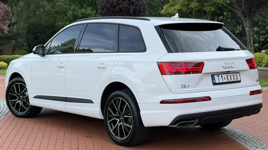 AUDI Q7 -