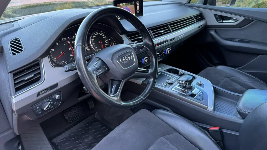 AUDI Q7 -