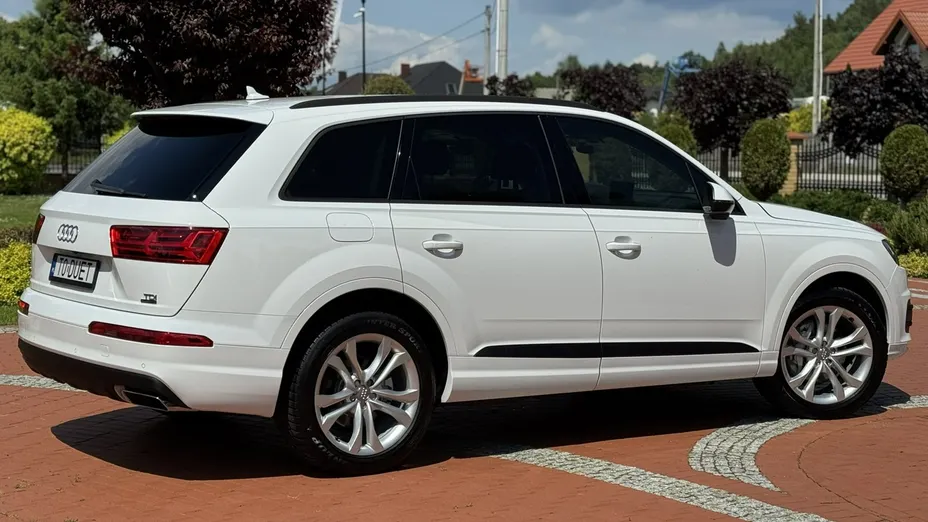 AUDI Q7 -