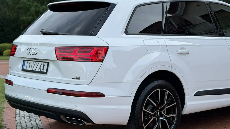 AUDI Q7 -